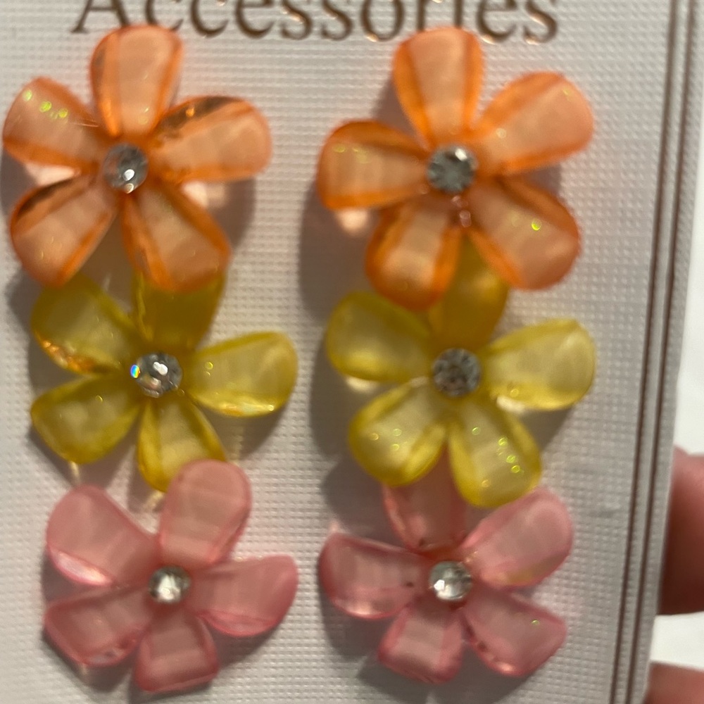Flower stud earrings